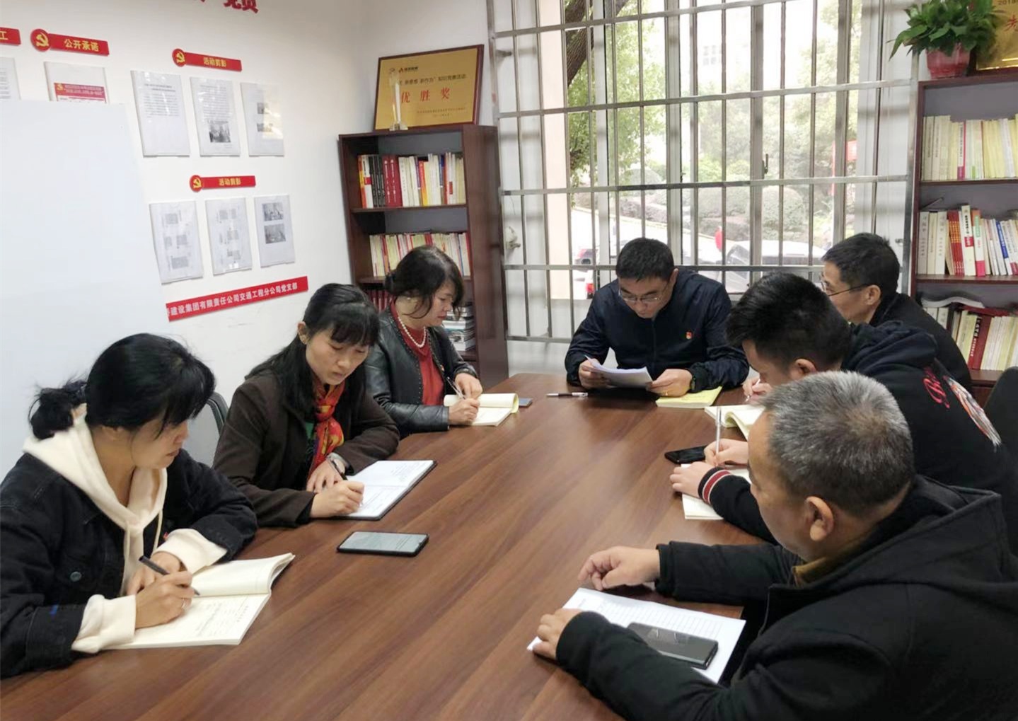 11月20日，，，，，交通工程党支部专题学习党的十九届五中全会精神_副本.jpg