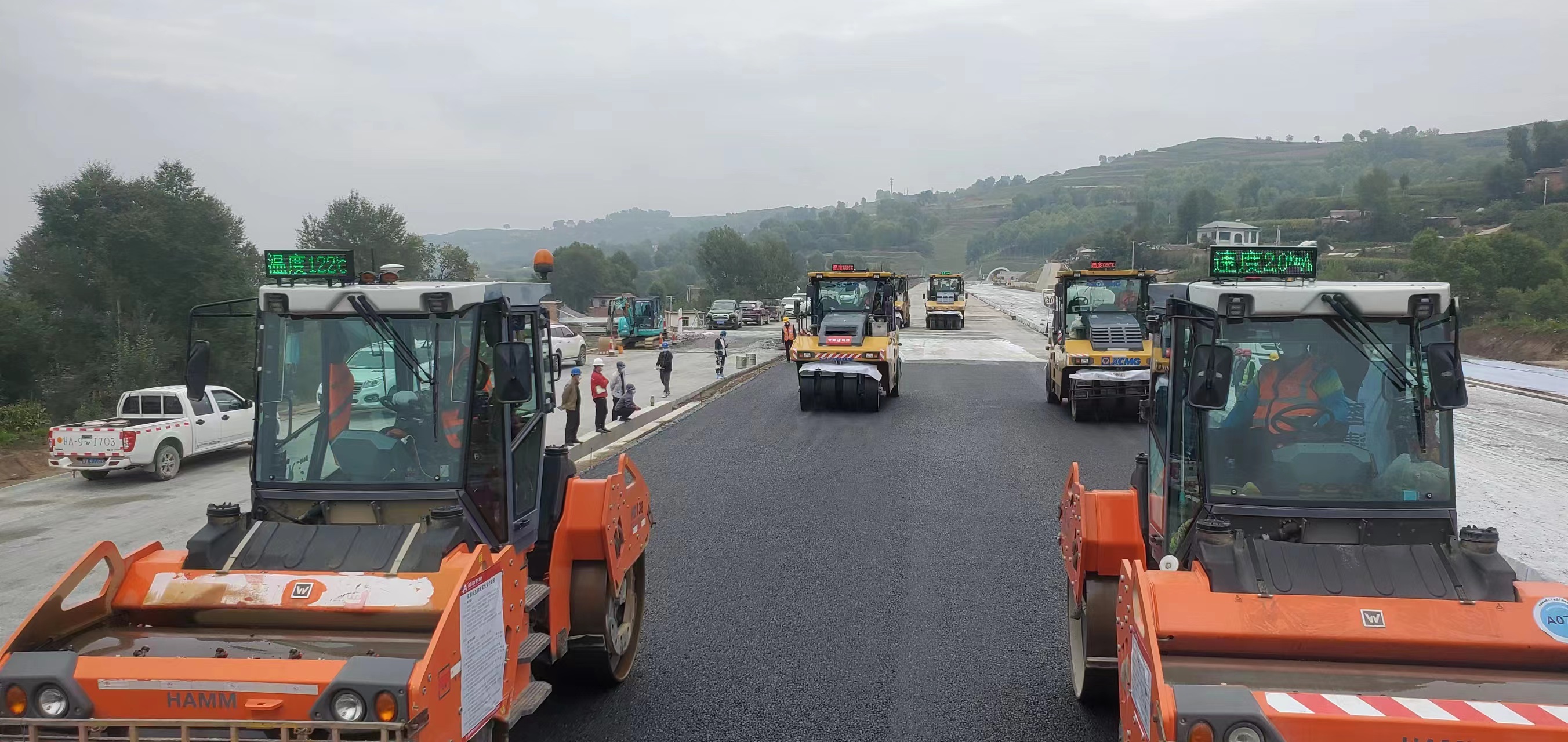 照片：临亨衢面2标顺遂完成沥青下面层试验段施工.jpg