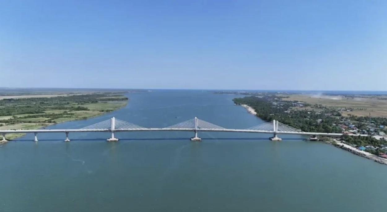 2025年5月16日，，，，菲律宾卡马拉尼甘大桥顺遂实现全桥合龙。。。。。受访单位供图